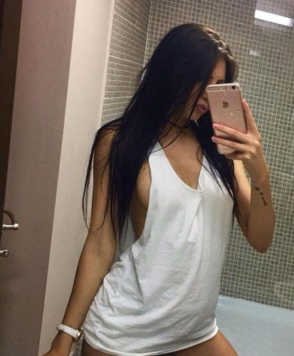Cazibeli kaprissiz bayan Ilkyaz