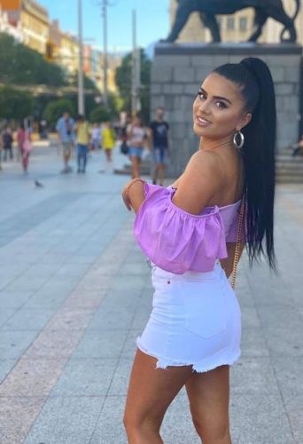Cıvıl-cıvıl masöz hatun Nağme