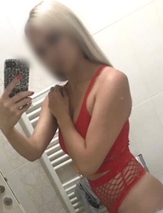 Gösterişli buğday tenli kız Muazzez