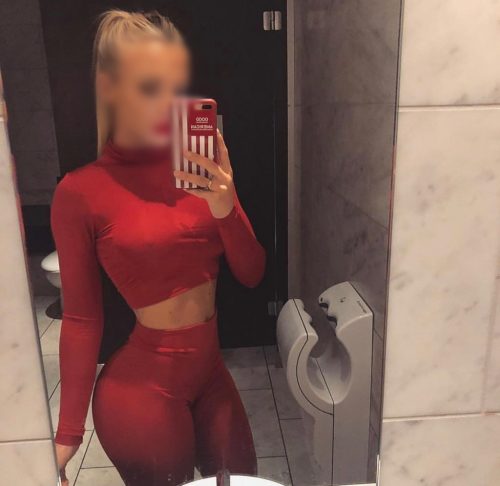 Kıvrak olgun bayan Naile