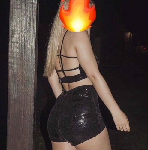 Neşeli masaj yapan eskort Peri