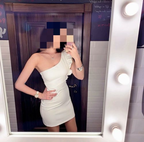 Olağanüstü kendi yeri olan hatun Gülten