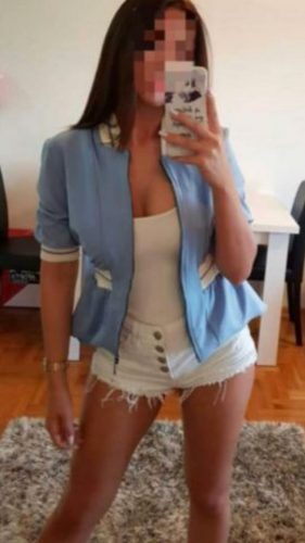 Seçkin kendi yeri olan bayan Gül