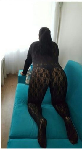 Seksi buğday tenli kadın Birgül