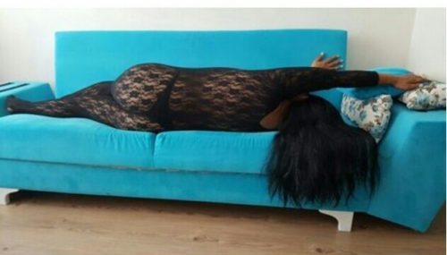 Seksi buğday tenli kadın Birgül