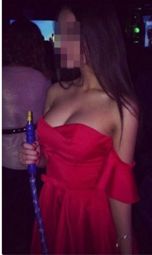 Seksi kendi yeri olan kadın Esen
