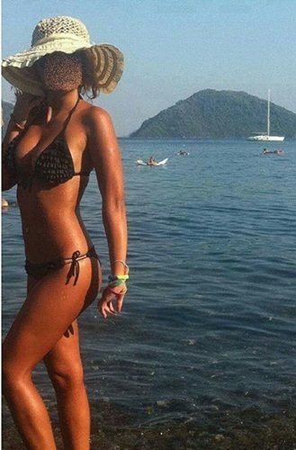 Seksi kendi yeri olan kadın Esen